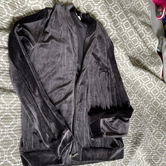 Jackets & Blazers - HANRO
Favourites Velvet Sweater Jacket • Intense Blue size s